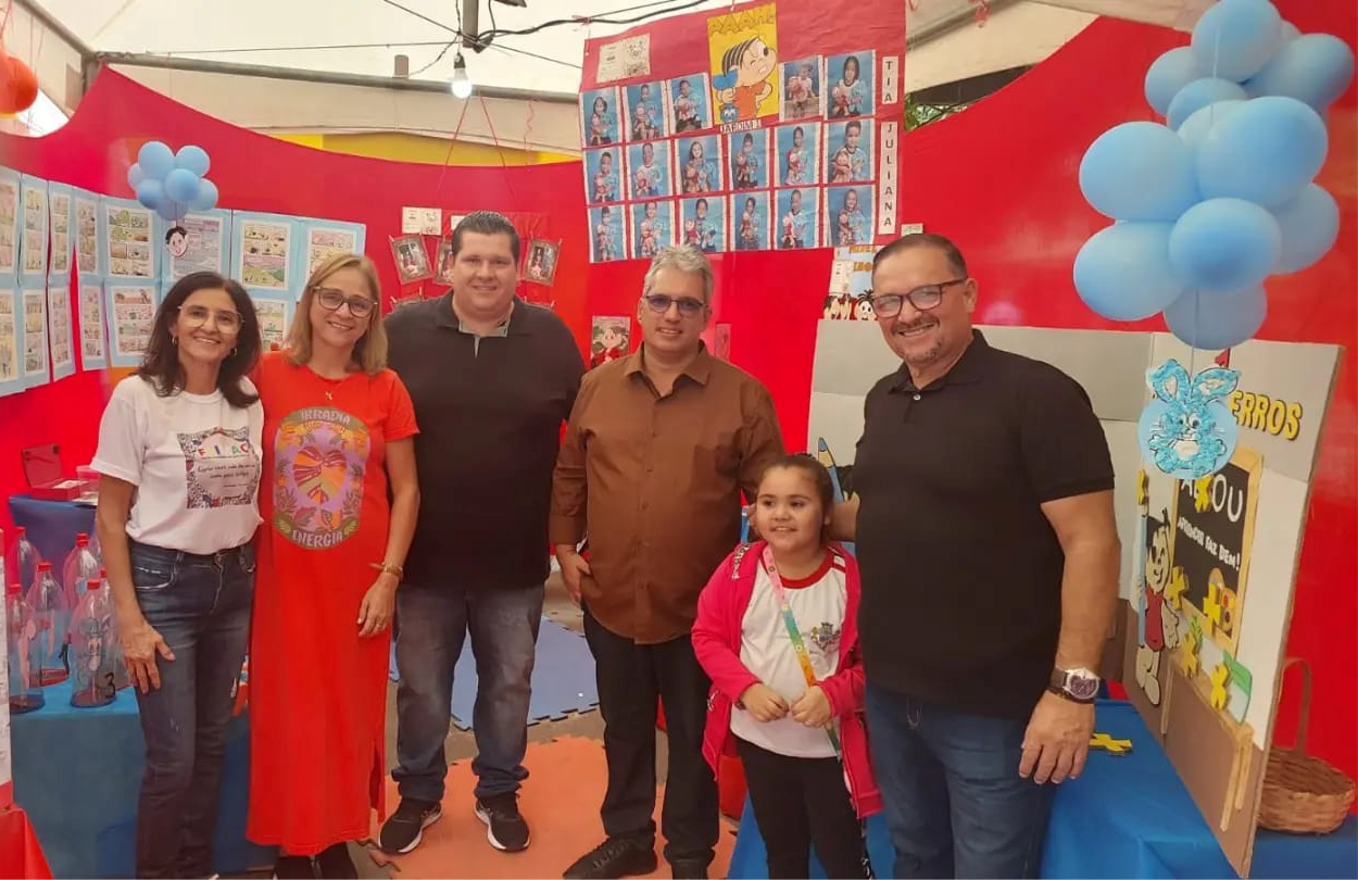 Vereadores prestigiam Feira Literária em Macuco